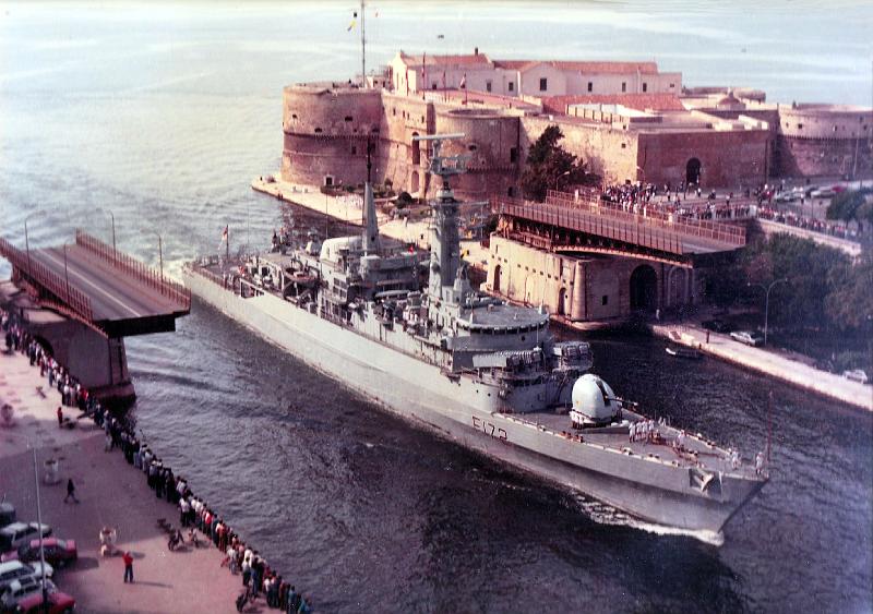 Entering Taranto2.jpg - Entering  Taranto harbour